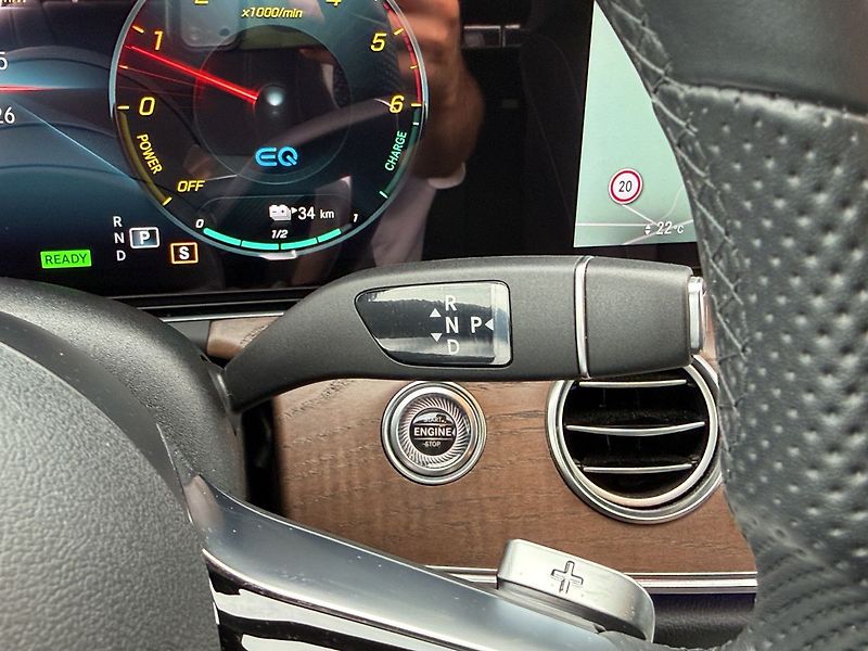 Mercedes-Benz Třídy E E 300de 4MATIC - fotka 21 z 39