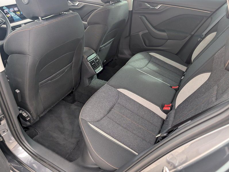 Škoda Kamiq (2025) 1,0 TSI / 85 kW DSG Top Select - fotka 8 z 30