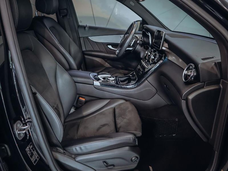 Mercedes-Benz GLC 250 4M AMG - fotka 21 z 24