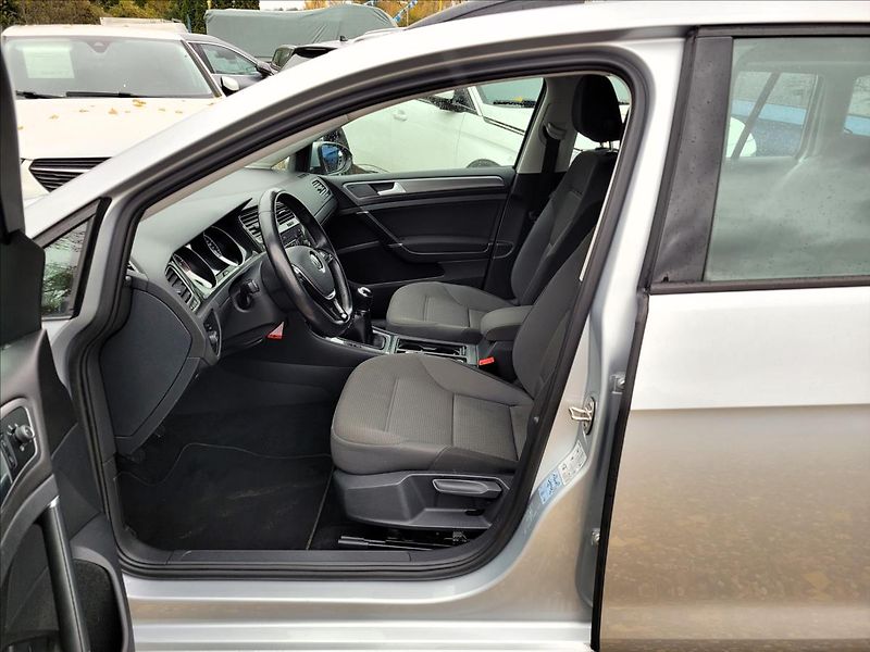 Volkswagen Golf 1,0 TSI,navi,digiklima,acc,alu - fotka 8 z 49