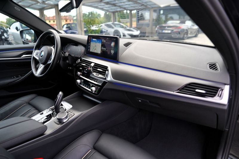 BMW Řada 5 540i xDrive/Lasery,HUD/335PS - fotka 25 z 45