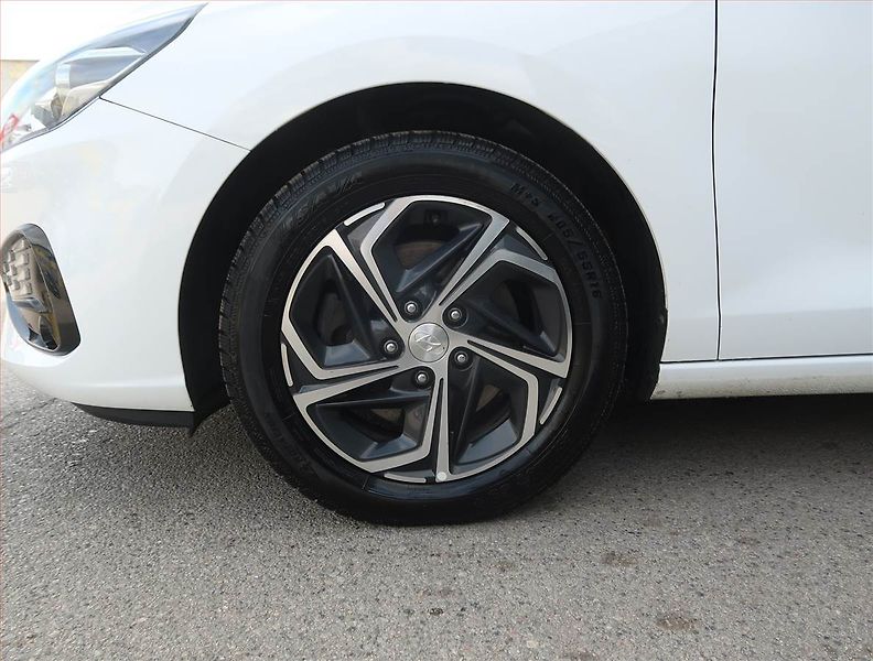 Hyundai i30 (2021) Family 1.6 CRDi, Serv.kniha - fotka 14 z 18