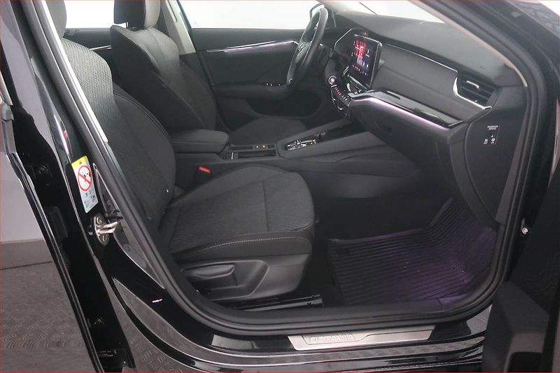 Škoda Octavia (2023) 2.0 TDI - fotka 9 z 21