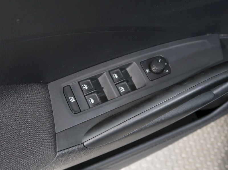 Škoda Fabia (2025) SELECTION 1.0 MPI 59KW - fotka 35 z 38
