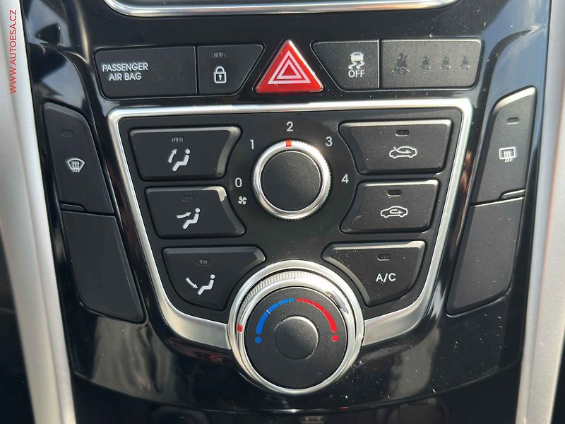 Hyundai i30 (2017) 1.6 GDI, 2.maj,ČR, servis - fotka 14 z 18