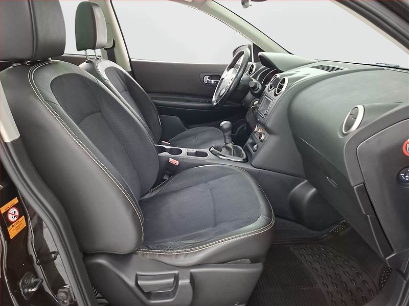 Nissan Qashqai (2013) 1.6, Navi, Tempomat - fotka 9 z 19