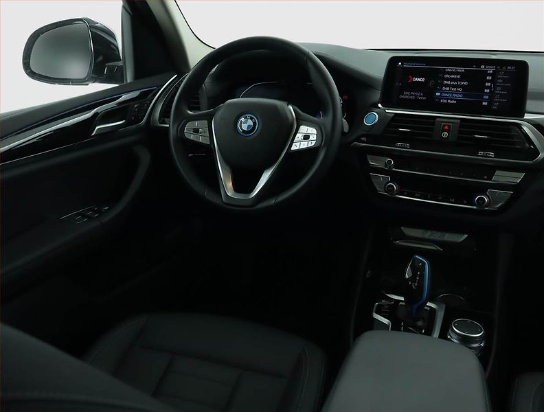 BMW iX3 (2022) 80 kWh, SoH 98% - fotka 7 z 19