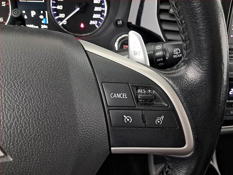 Mitsubishi Outlander (2014) 2.2 DI-D, 4X4, Automat - fotka 19 z 23