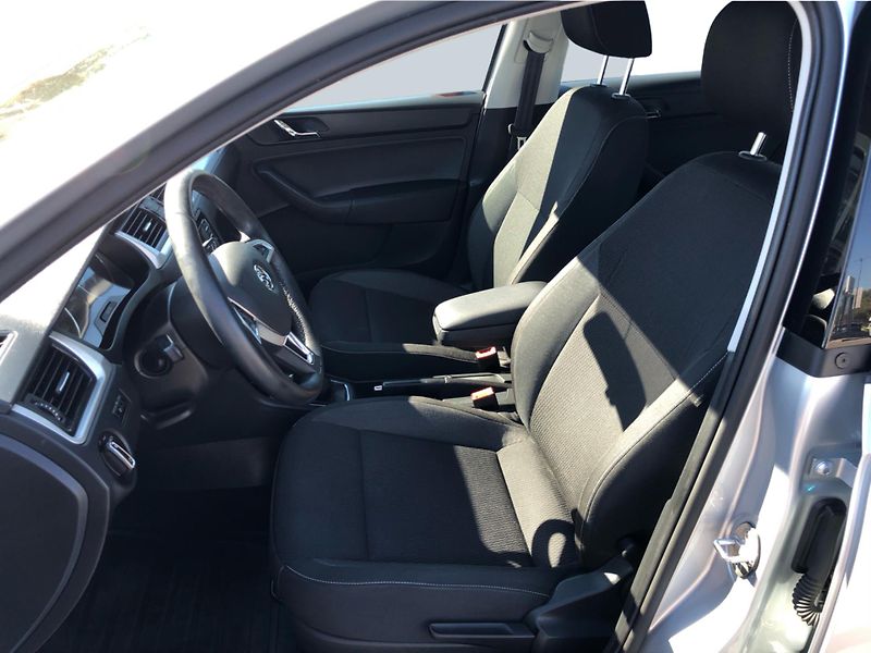 Škoda Rapid 1.2 TSi AMBITION - fotka 11 z 28
