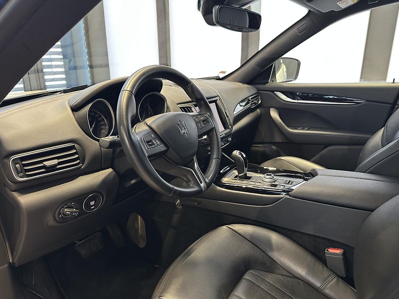 Maserati Levante (2018) Diesel 275HP - fotka 10 z 18