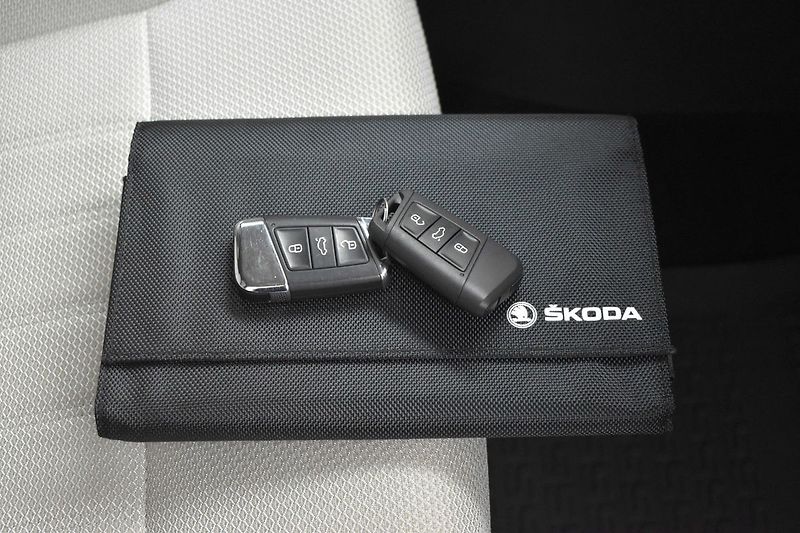 Škoda Superb TDI 147kW 4x4*STYLE*DPH*ČR 1.M - fotka 32 z 40