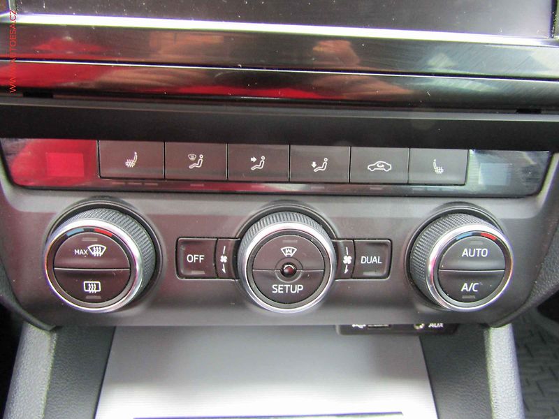 Škoda Octavia (2014) 2.0TDi, ČR, DSG, bixen, navi - fotka 15 z 18