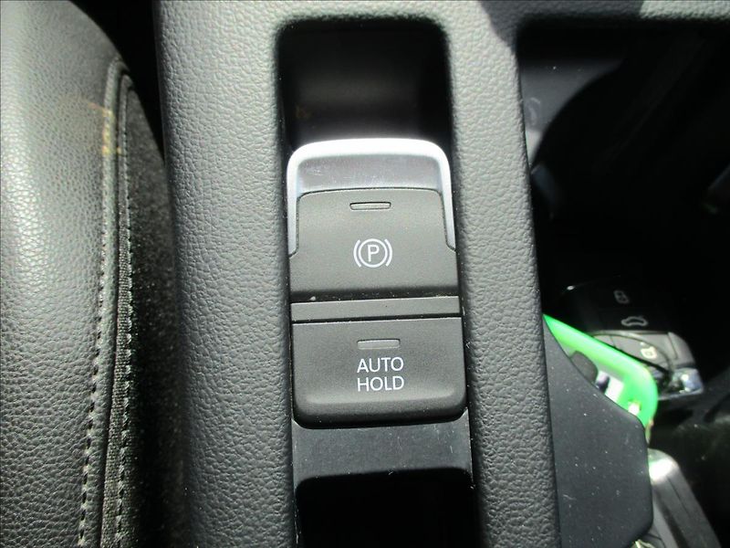 Volkswagen Passat 2,0 TDI 140kW BMT 4MOT DSG Hig - fotka 25 z 42