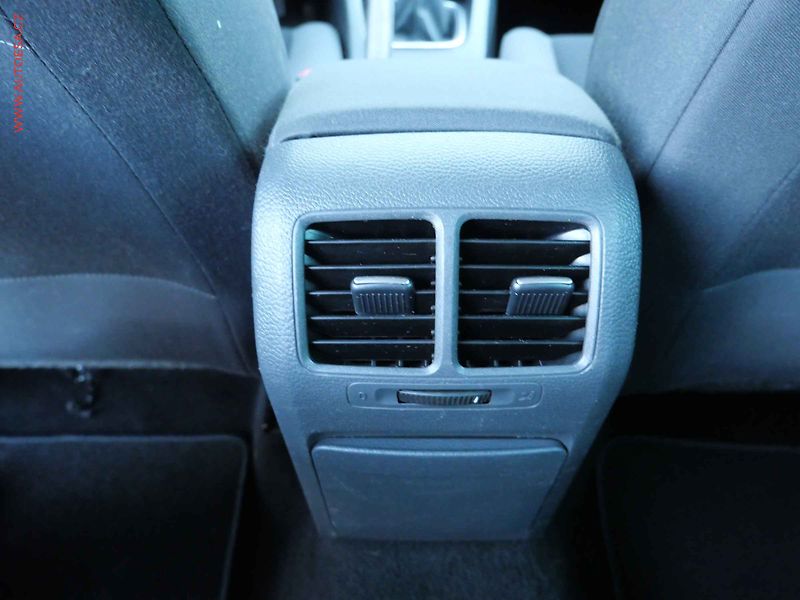 Volkswagen Golf (2008) 1.6i, AC, TZ - fotka 22 z 23