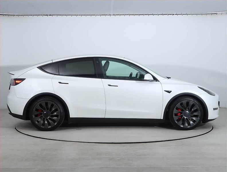 Tesla Model Y (2022) Performance 79kWh, SoH 92% - fotka 6 z 26