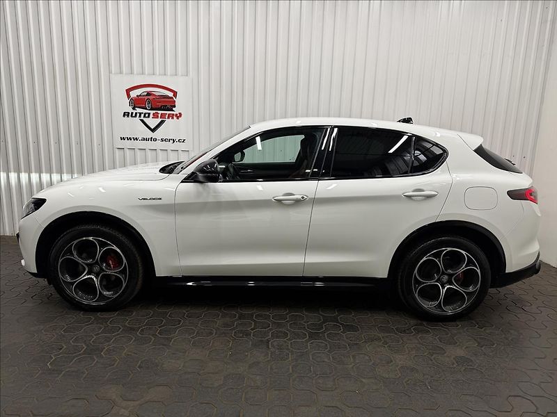 Alfa Romeo Stelvio VELOCE 154kW Q4 TAŽNÉ MATRIX - fotka 4 z 41