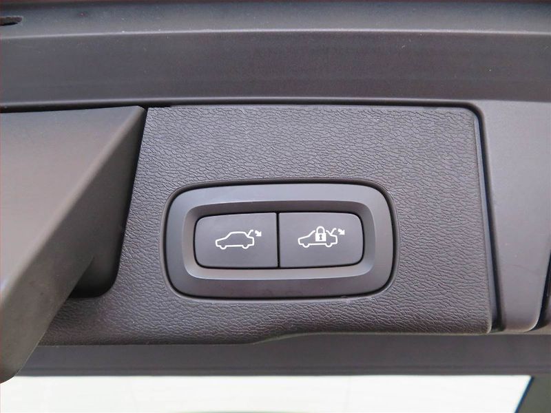 Volvo XC60 (2017) Inscription D4 - fotka 17 z 18