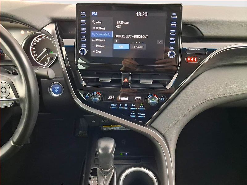 Toyota Camry (2022) Executive 2.5 Hybrid - fotka 12 z 20