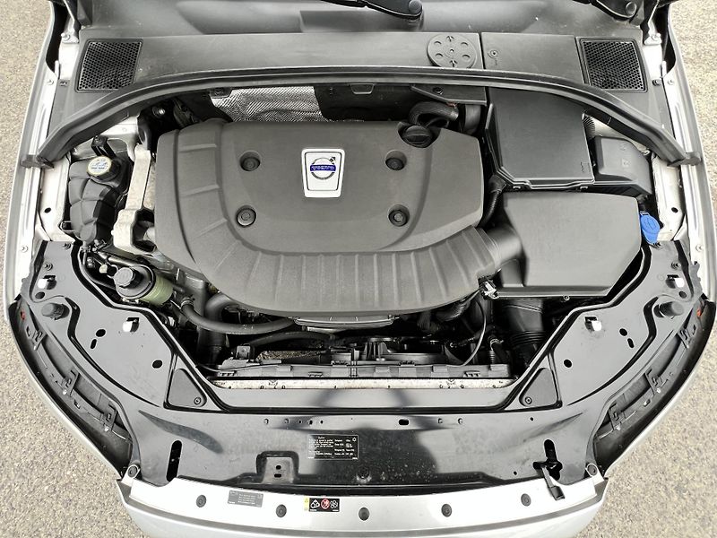 Volvo V70 2.0D D4 AUTOMAT KŮŽE KLIMA - fotka 34 z 41