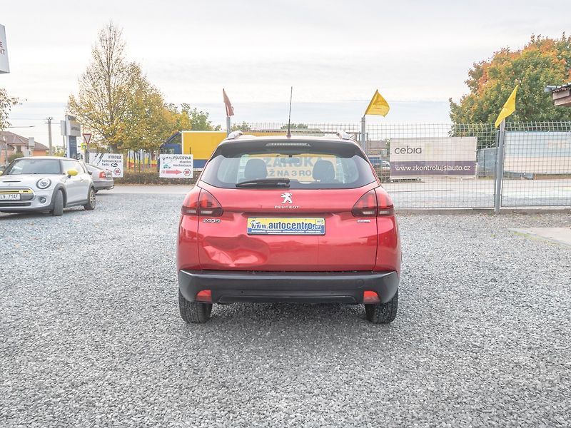 Peugeot 2008 (2017) ČR 1.2T 81KW – 88.359KM - fotka 6 z 41
