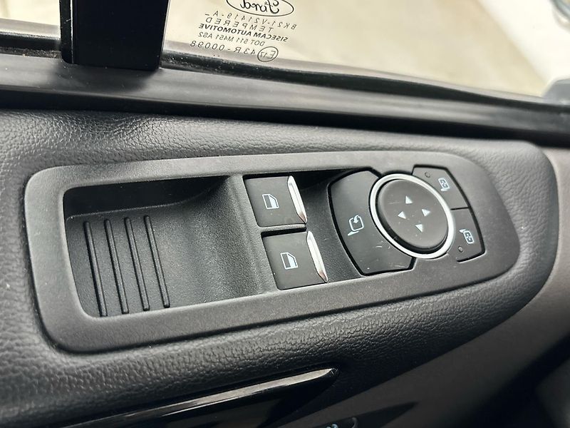 Ford Tourneo Custom TitaniumL2 - fotka 21 z 27
