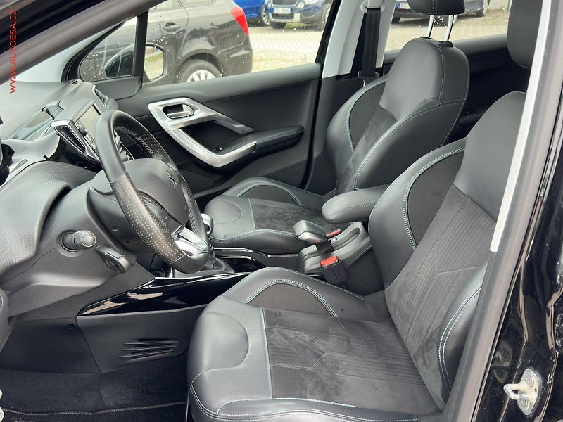 Peugeot 2008 (2019) 1.2PT, Crossway, navi, panor - fotka 9 z 19