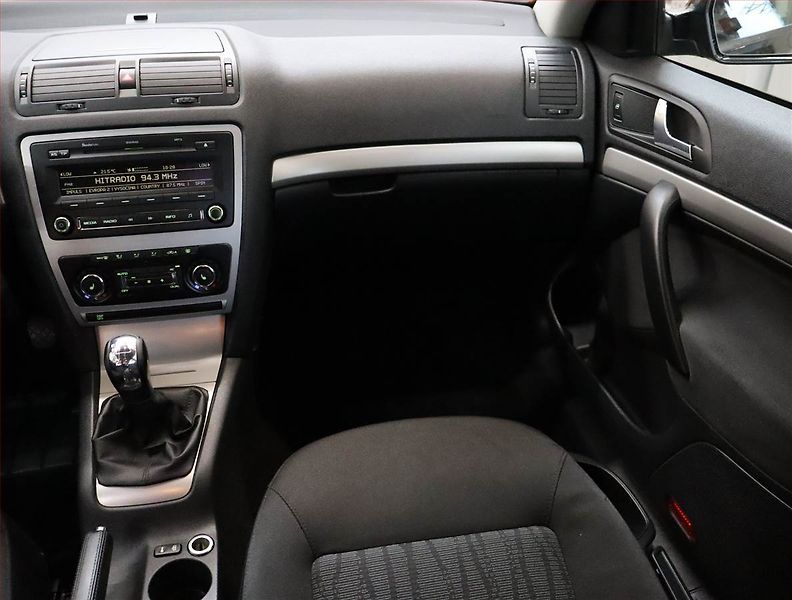 Škoda Octavia (2009) 1.6 TDI, Tempomat - fotka 8 z 18