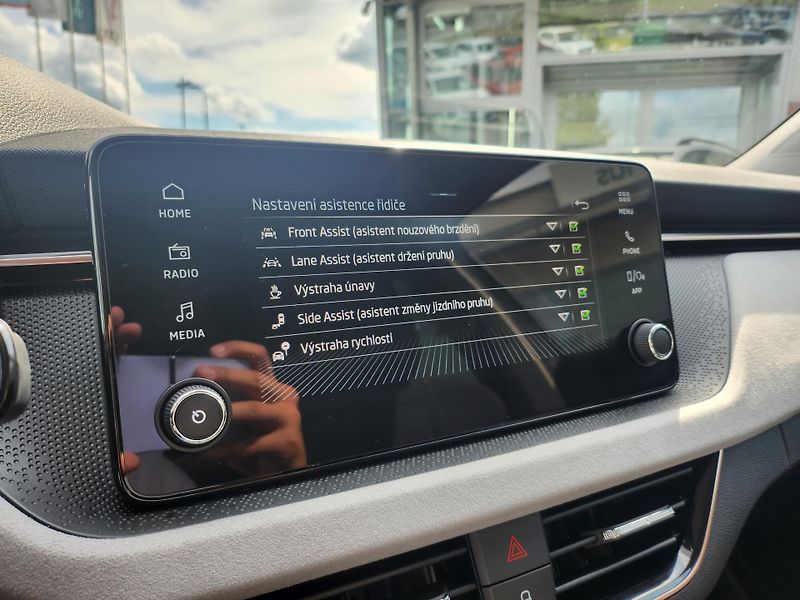 Škoda Scala Top Selection 1.0 TSI 85kW DSG - fotka 15 z 27