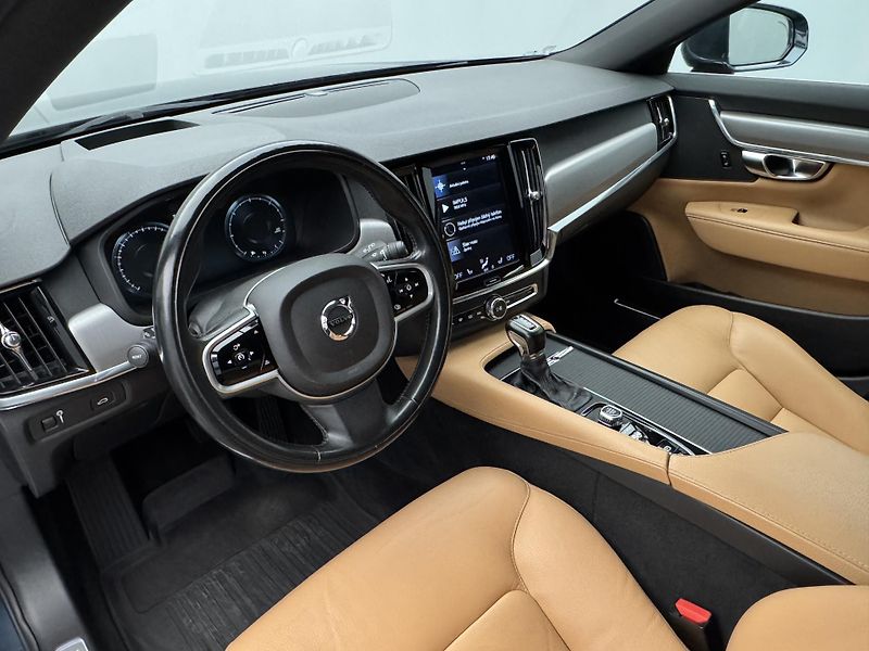 Volvo V90 D4 MOMENTUM PRO POLESTAR AUT - fotka 22 z 47