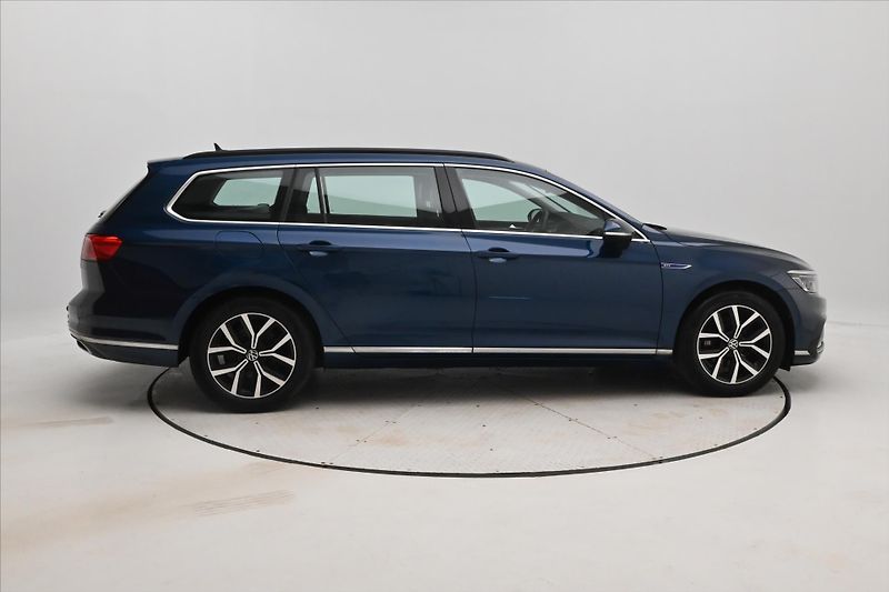 Volkswagen Passat 1,4 GTE TSI 160 kW DSG SoH 92% - fotka 4 z 33