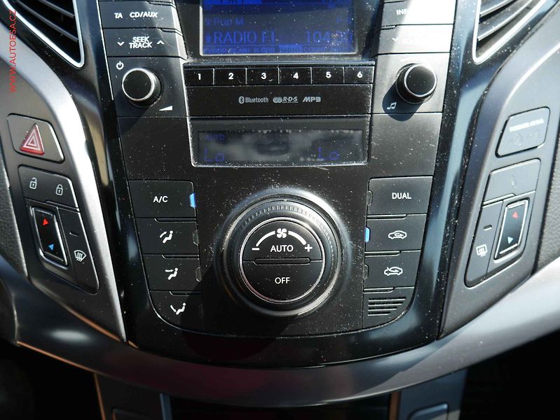 Hyundai i40 (2012) 1.7CRDI, ČR, AC, výhřev sed. - fotka 16 z 20