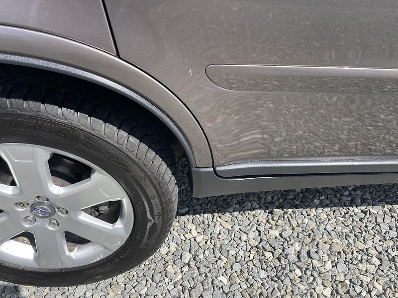 Volvo XC90 2.5TDi D5 200PS AWD R-DESIGN!! - fotka 48 z 180