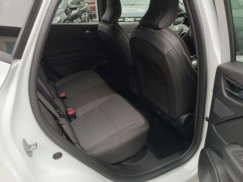 Renault Captur (2026) techno mild hybrid 140 EDC - fotka 21 z 24