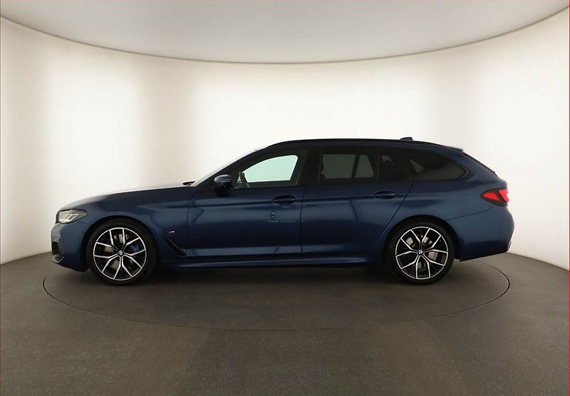 BMW Řada 5 (2021) M Sport 530d xDrive - fotka 3 z 21
