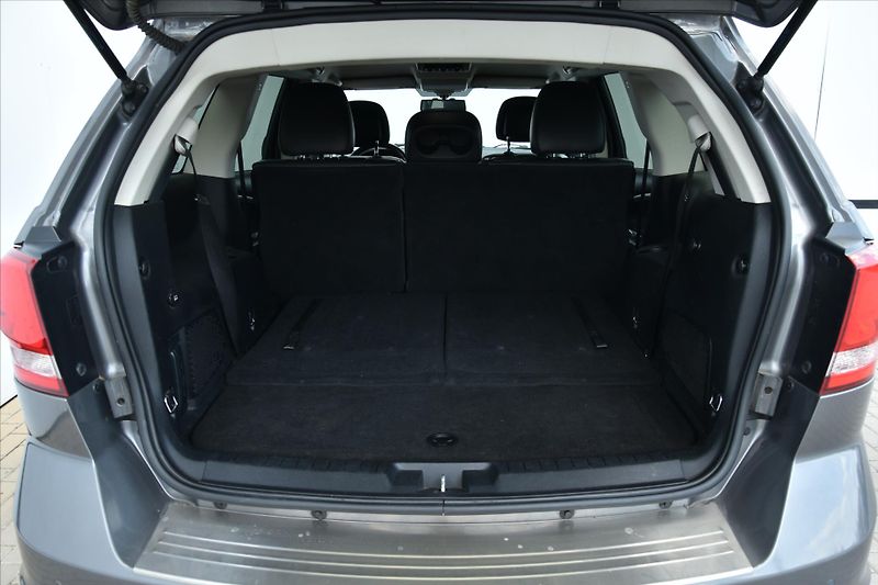 Fiat Freemont 2.0 MJT 125kW 4x4 7-MÍST ČR - fotka 13 z 31