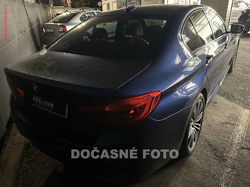 BMW Řada 5 (2017) 3.0d xDrive, ČR, servis - fotka 2 z 3