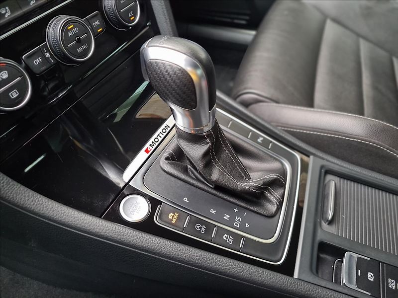 Volkswagen Golf R*Variant*KM!PO SERVISE!!! - fotka 21 z 55