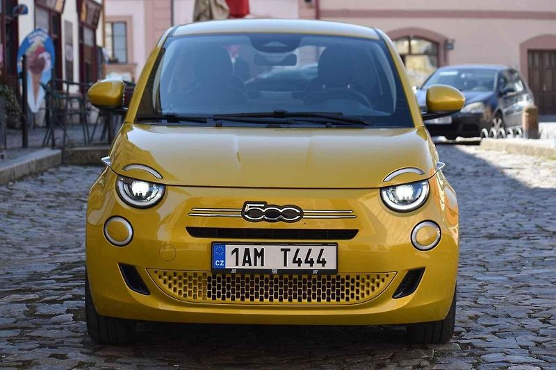 Fiat 500 je stále krásné auto. Nyní už nemusí být jen elektrický.