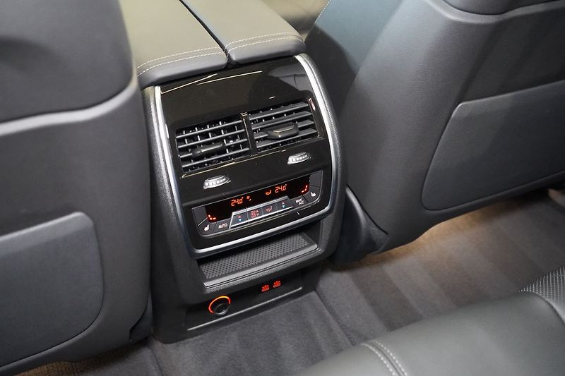 BMW X5 30d xDrive, Ventilace, Tažné - fotka 46 z 49