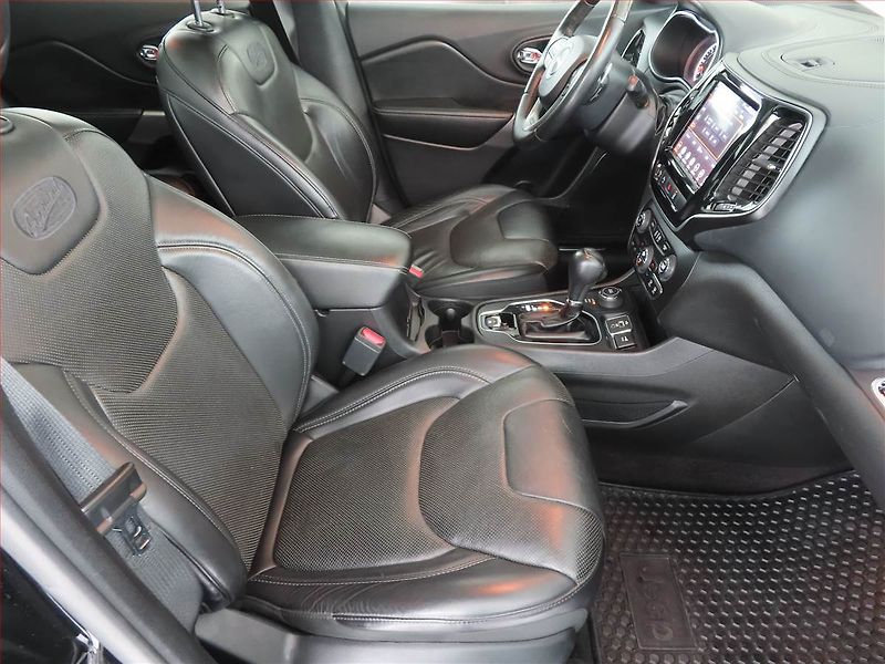Jeep Cherokee (2019) 2.2 MultiJet, Overland - fotka 9 z 22