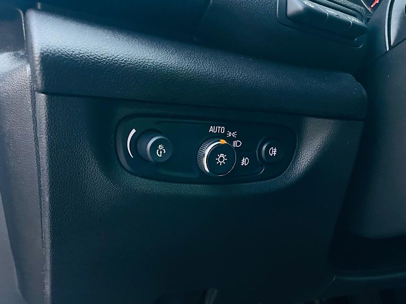 Opel Insignia 2.0CDTi MAN SERVISKA TAŽNÉ LED - fotka 42 z 55