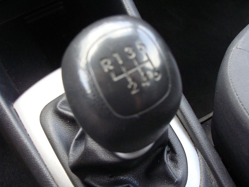 Kia Rio 1.4i, 80 kW, klimatizace - fotka 18 z 23