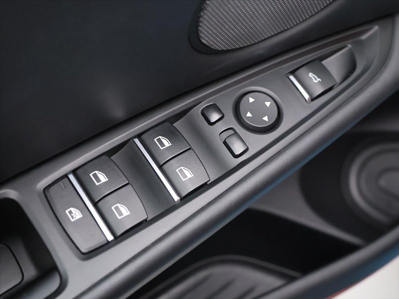 BMW X6 M 4,4 423kW xDrive Aut.klima C - fotka 16 z 38