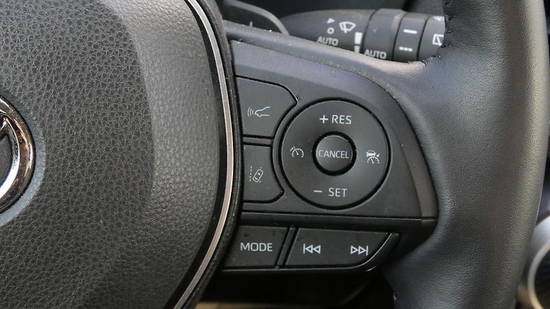Toyota RAV4 2.5 Hybrid Executive 4WD e-CVT - fotka 13 z 24