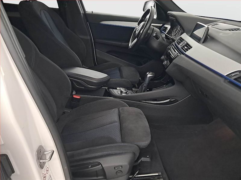BMW X1 (2017) xDrive18d, Automat, Serv.kniha - fotka 9 z 19