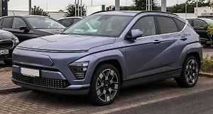 Elektromobily na trhu ojetin často ztrácejí hodnotu rychleji než srovnatelné spalovací vozy. Analýza německých inzertních cen ukazuje výrazné rozdíly například u modelu Hyundai Kona Electric.