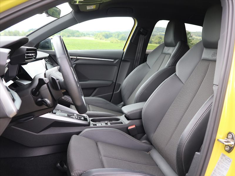Audi S3 2,0 TSI 228 kW quattro Automat - fotka 10 z 38