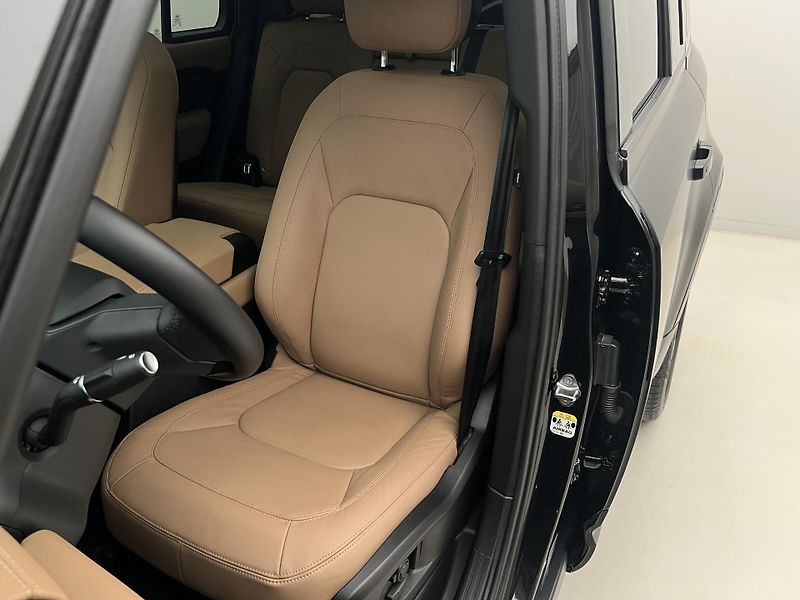 Land Rover Defender 110 D350 X-DYNAMIC HSE 1. maj. - fotka 17 z 50