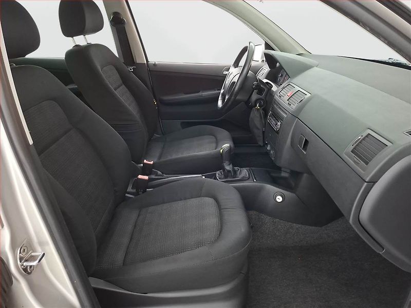 Škoda Fabia (2005) 1.4 16V, po STK, Klima - fotka 9 z 14