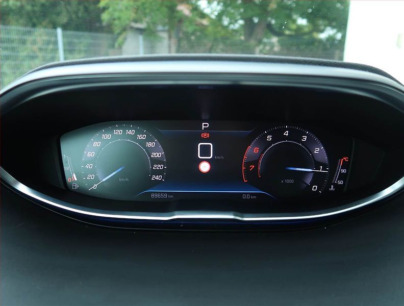 Peugeot 5008 (2022) PureTech 130 - fotka 11 z 25
